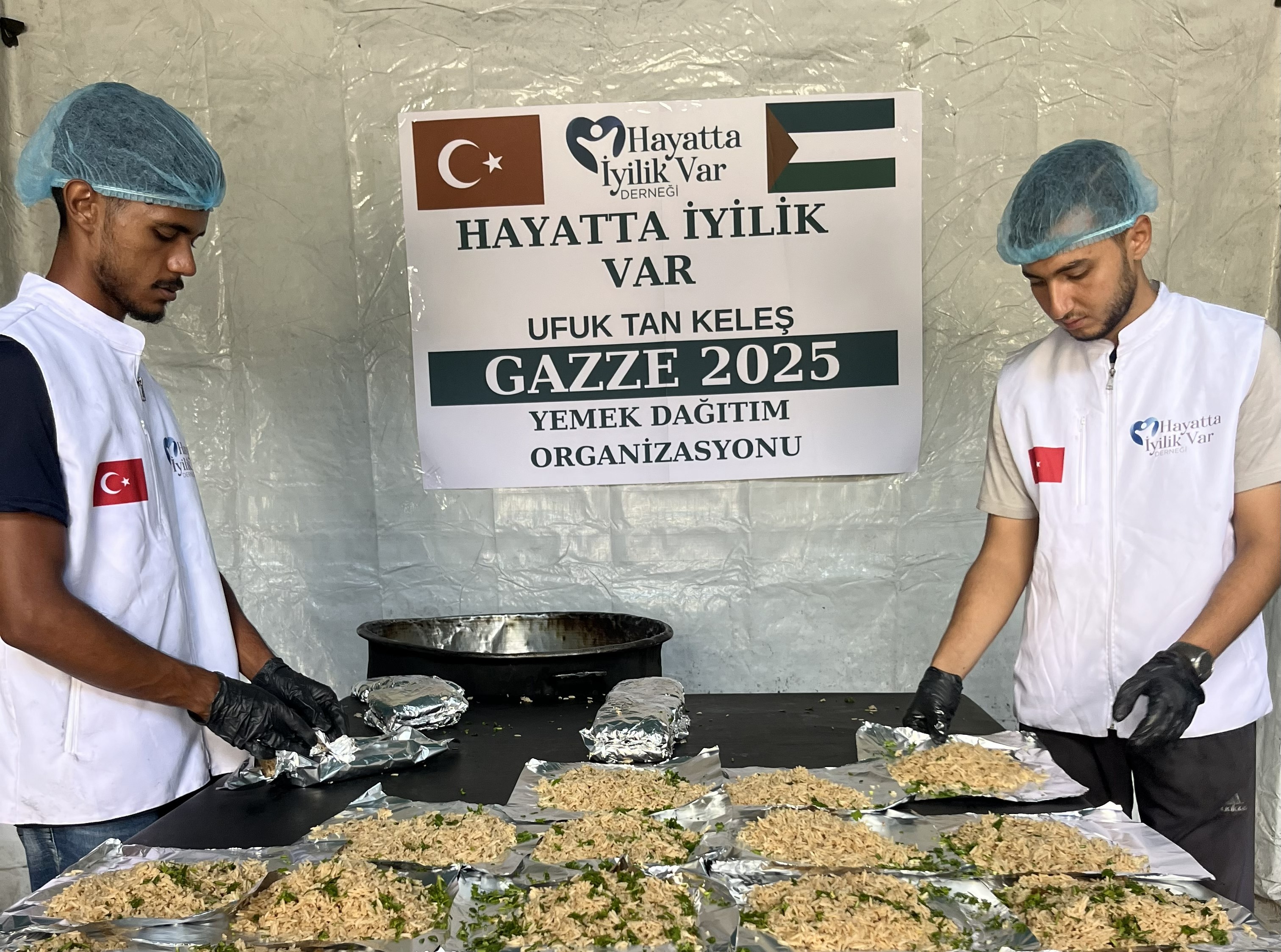 GAZZE' NİN İÇİNDE SICAK YEMEK DAĞITIMI