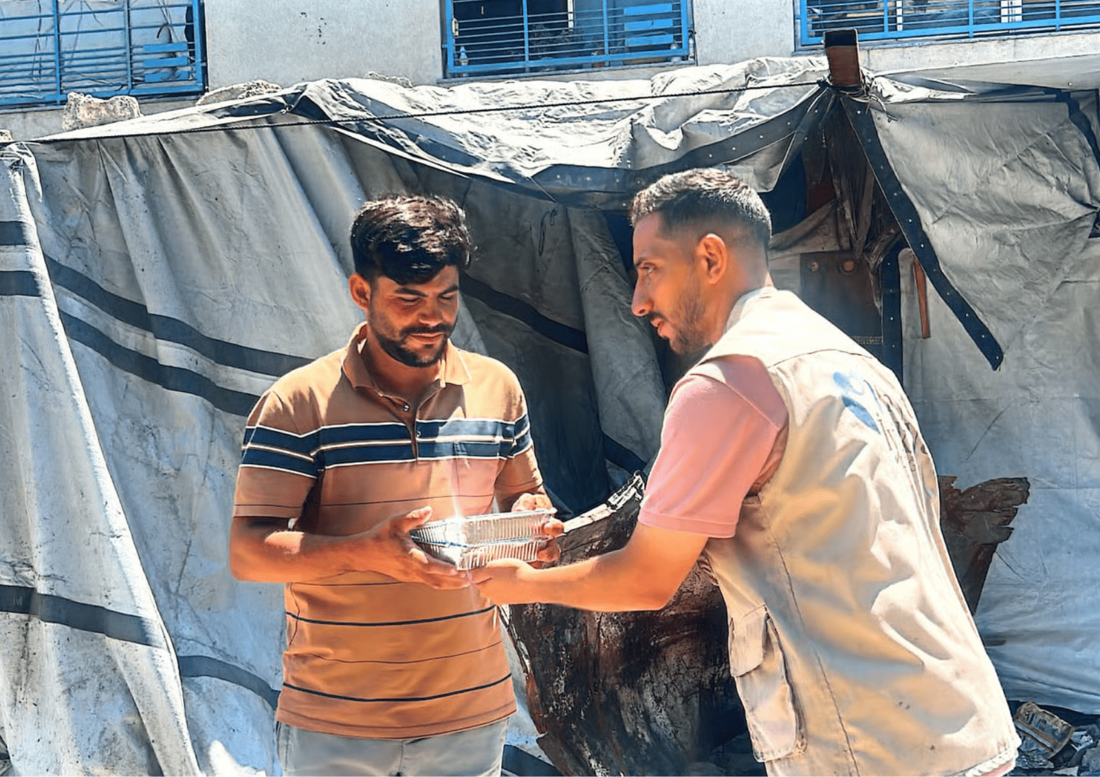 Gazze'de Sıcak Yemek Dağıtımlarımız Devam Ediyor