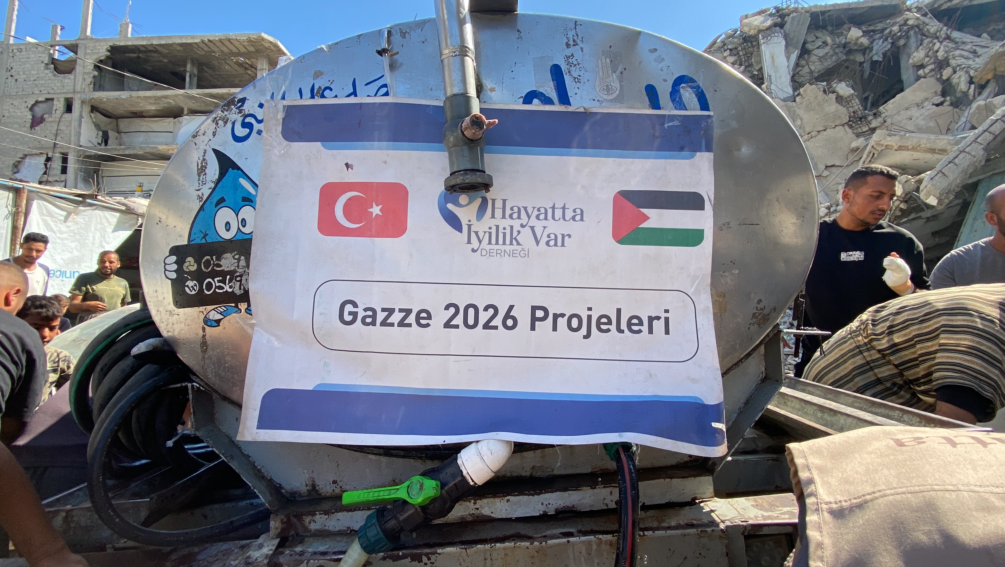 Gazze’de Hayatta İyilik Var Derneği Su Yardımlarını Sürdürüyor. - Görsel 1