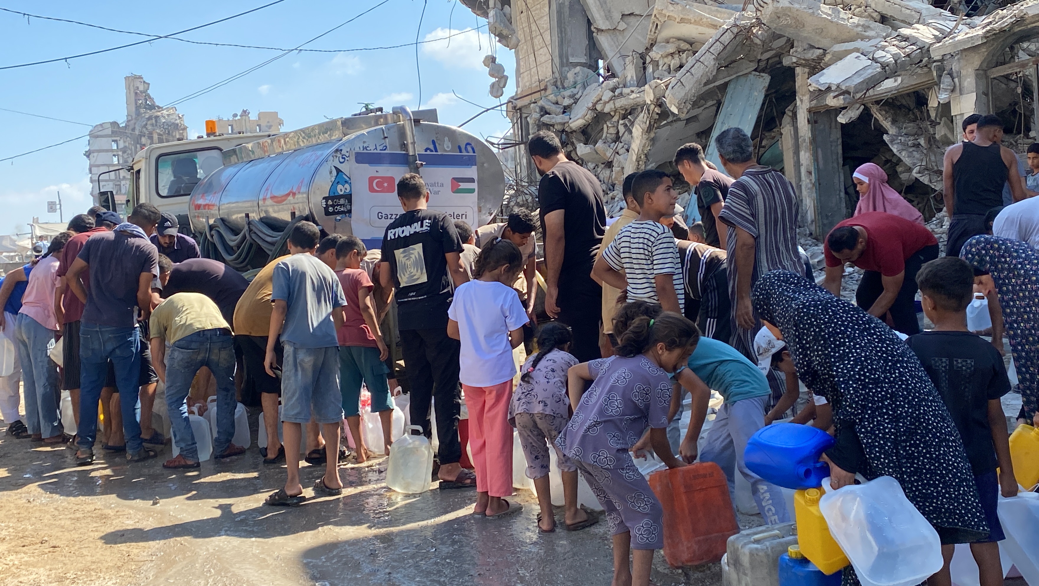 Gazze’de Hayatta İyilik Var Derneği Su Yardımlarını Sürdürüyor. - Görsel 6