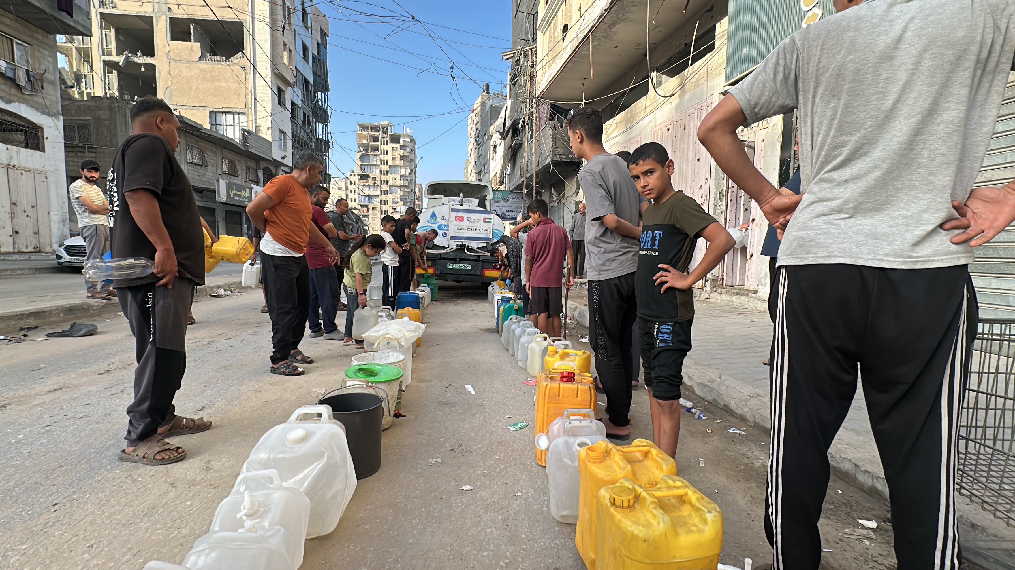 Hayatta İyilik Var Derneği Gazze’de Temiz Su Dağıtımına Devam Ediyor - Görsel 1