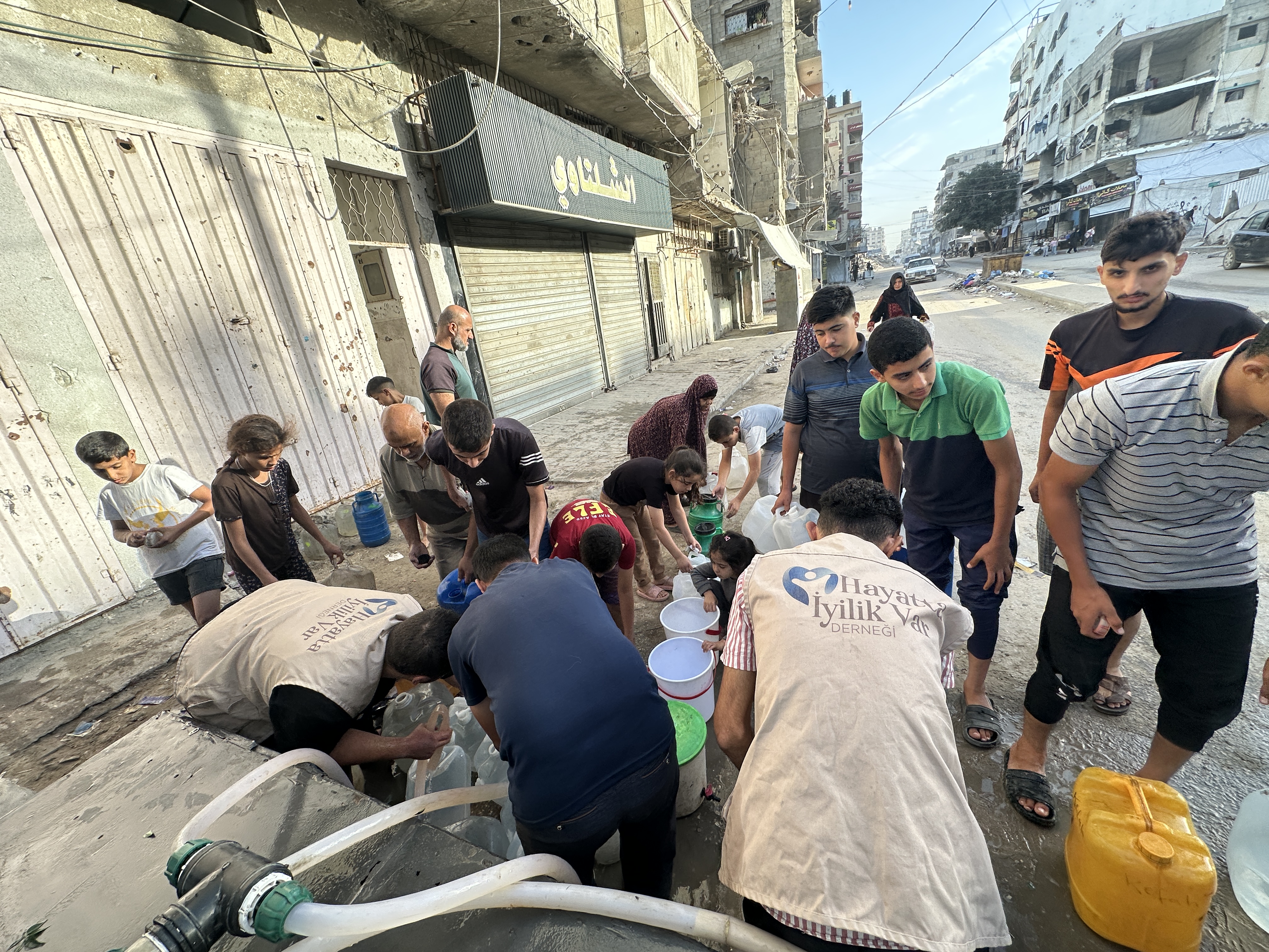 Hayatta İyilik Var Derneği Gazze’de Temiz Su Dağıtımına Devam Ediyor - Görsel 10