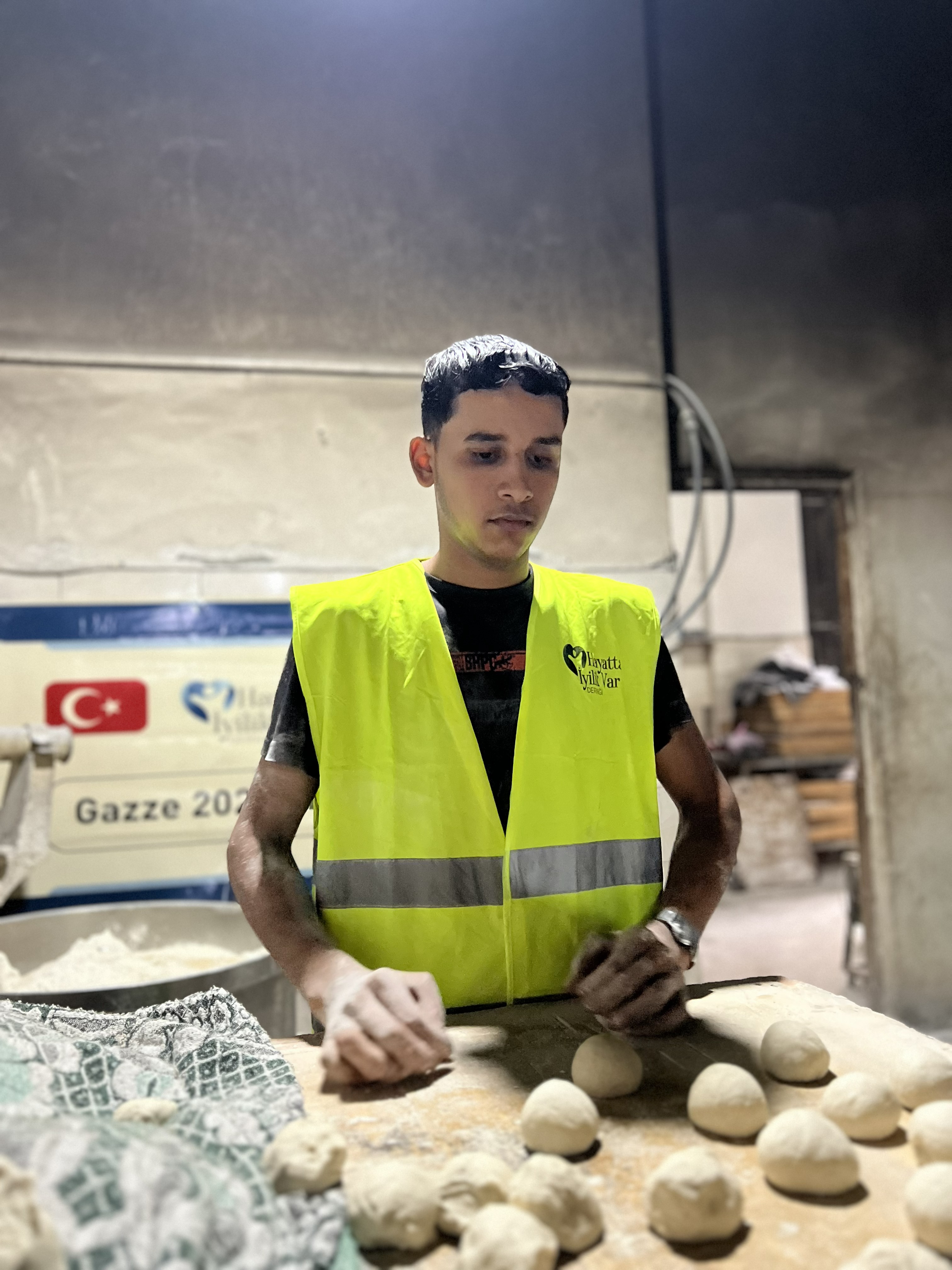 Hayatta İyilik Var Derneği Gazze’de Ekmek Üretimi ve Dağıtımını Sürdürüyor - Görsel 2